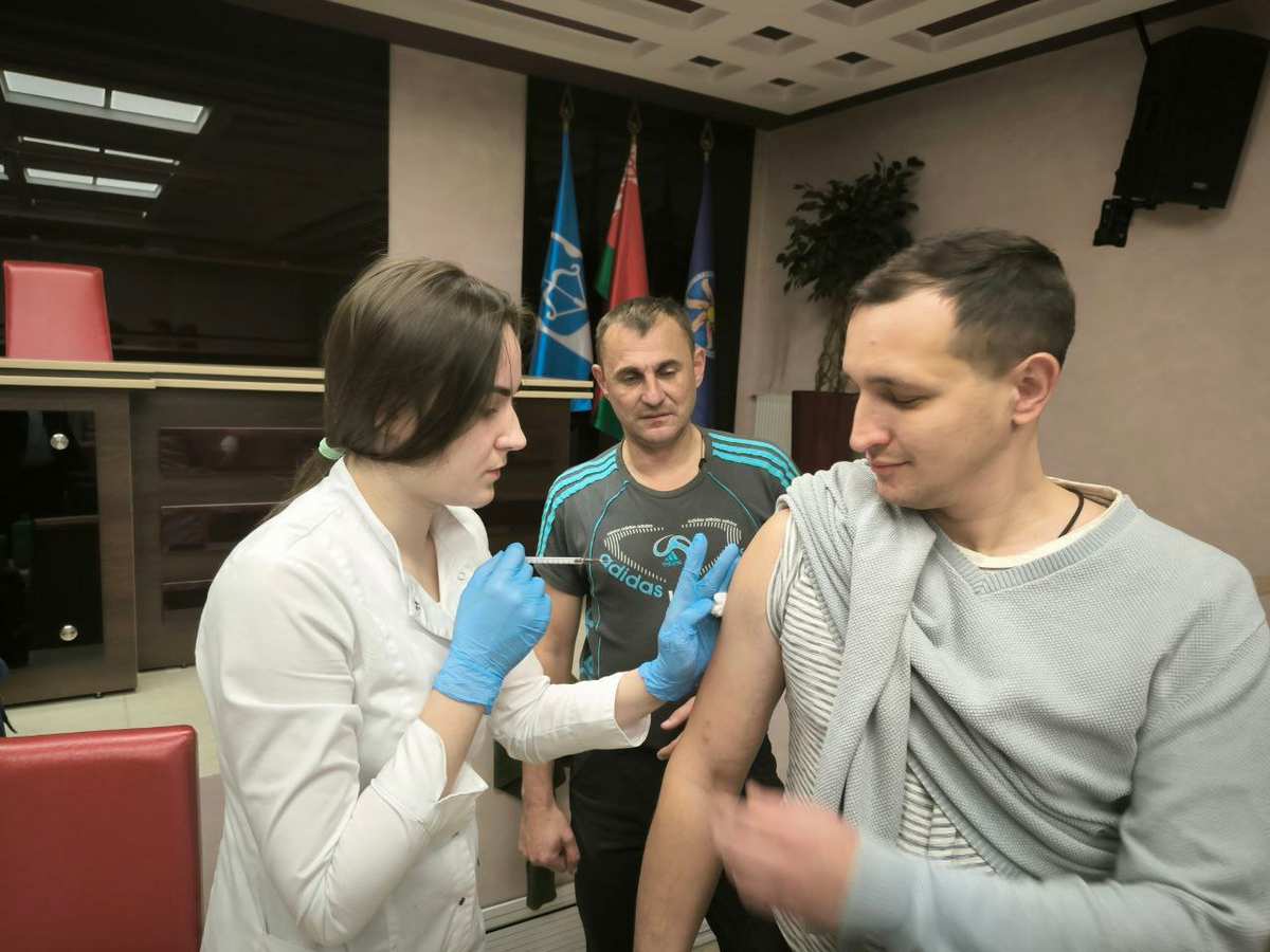 Продолжается вакцинация против гриппа
